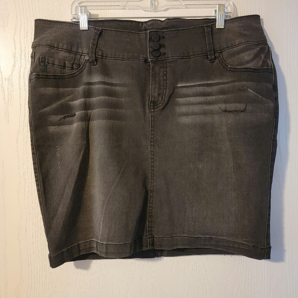 Torrid Distressed Jean Skirt - NWOT Sz 18